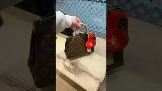 ⁠@louisvuitton #louisvuitton #louisvuittonbag #shopwithme #shopping #handbags #shoppingvlog