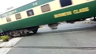 Random click of 16Dn Karachi Express passing from Lahore canal Road with Hgmu-30 || Pak Railfan