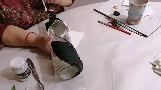 Botella con Imitación Corrugado y hojas en Brocha seca. (Pasta Das).