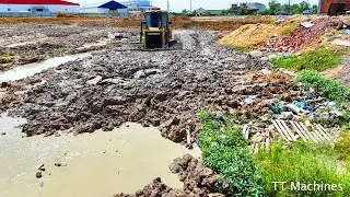 Good Job Heavy Equipment Shatui DH17C2 Bulldozer Working Removal Clearing Mud & Trash With Trucks