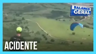 Piloto de parapente perde o controle e é resgatado de helicóptero no interior de SP