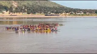 Course pirogues &agrave; Bangui &agrave; l'occasion de la f&ecirc;te des bateaux-dragons
