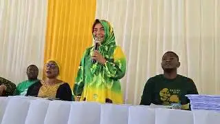Najma Giga anguruma kwenye kikao kazi na madiwani kutoka kata 8 za Jimbo la Kondoa Mjini