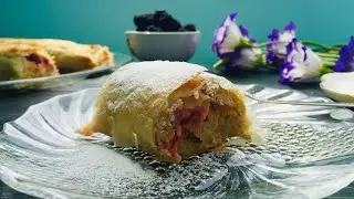 Рулет с яблоками и клюквой // Apple and cranberry roll // Kristen Halifardy