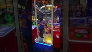 Human crane at Dave and Busters PT 1