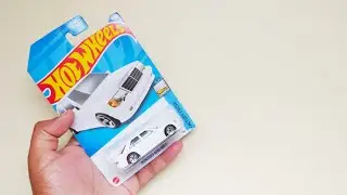 Hot Wheels Factory Fresh 2022: Mercedes-Benz 500-E