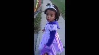 Aaliya's Adventures - Halloween 2016 - SPOOKY House!
