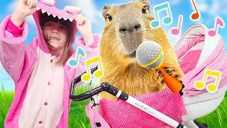 Come sing with Bianca! The Capybara song for kids. Bianca plays with her toys and has fun for kids!