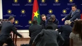 Ministro africano se desmaya