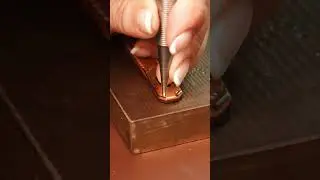 Мне пришлось вручную выковать фурнитуру, это заняло у меня много усилий, но это просто потрясающе!