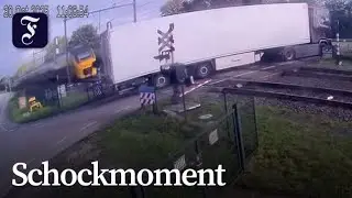 Zug rammt Lkw an Bahn&uuml;bergang