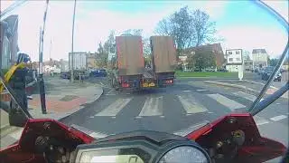 60 Second Safety 122 - Hanging back following a mobile 'Vision Blocker'