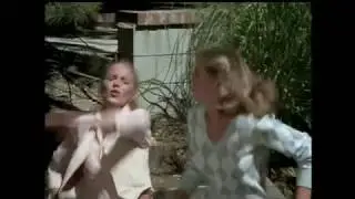 Charlie's Angels - Kris Wrestles An Alligator