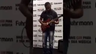 Tocando na Expo-Music 2017. Solando no tema da s&eacute;rie Jiraya.