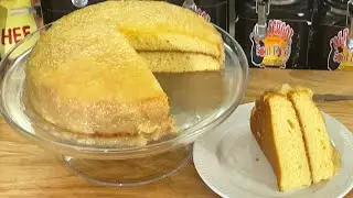 A HORRIBLE BOX CAKE EATING EXPERIENCE/STORE BOUGHT PINEAPPLE BOX CAKE/FRIDAY NIGHT CAKE OF THE WEEK