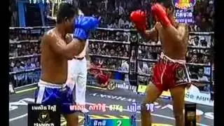 Cambodia Boxing Bettween Meas Sarith and Beuth Rithy, Bayon TV 25 08 2013 Round2
