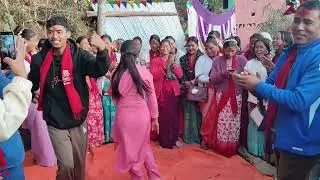 नाचेरै ढले युवाहरु हेर्नुहोस