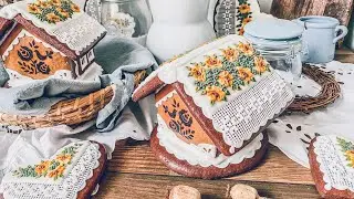 Perníková chaloupka se žlutými květy