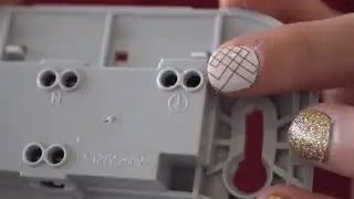 Cómo instalar un tomacorriente tamper resistant?