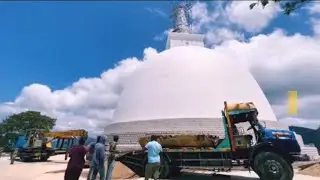 ලංකාවේ විශාලතම ස්වාභාවික මල් ආසන දෙක | හන්තාන සඳගිරි සෑය