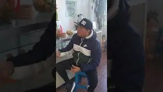 Miguel Barrera  canta dicen que los hombres no deben llorar