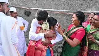 😭मुलगी सासरी जाताना बाबा खूप रडतो😭😭 ,आपल्या  चिउला नीट ठेवा , असं  हात जोडून सांगतो.....