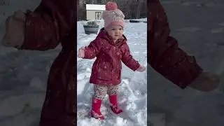 Safe to say, she loves the snow❄️ #baby #babygirl #snow #sledding #snowday #cute #cutebaby #farm
