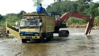 DumpTruck muat batu dan pasir super di Quarry sungai//Excavator Hitachi zaxis 210MF