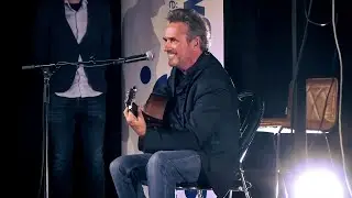 Henny Vrienten - Sinds 1 Dag Of 2 (32 Jaar) [Akoestisch - live op Lowlands 2019]
