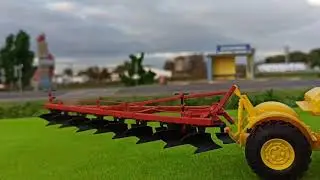 Масштабная модель трактор К700 Кировец с плугом ПЛН 8-35 от мастера VScor