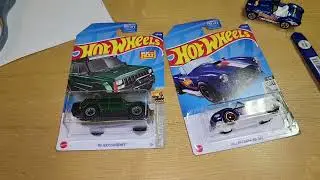 2022 HOT WHEELS SHELBY COBRA 427 S/C HW race team vs Original release bonus &lsquo;95 Jeep Cherokee h case