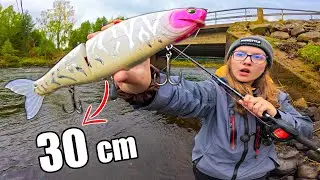Un leurre ÉNORME pour pêcher le monstre de la rivière.