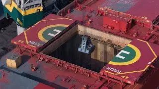 Unloading the Egor Letov Panamax