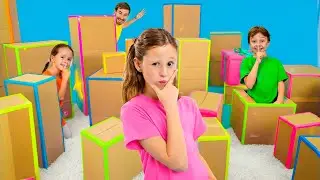 Astya và các bạn chơi trò trốn tìm bằng hộp bìa các tông