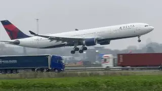 AIRBUS A330 DELTA AIR LINES FROM ATLANTA TO AMSTERDAM LANDING SCHIPHOL AIRPORT N803NW DL74 AVIATION