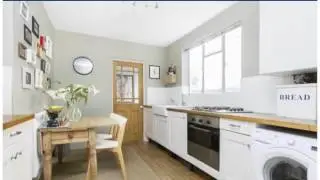 Presented by Hunters estate agents in Dulwich - 0203 0024089