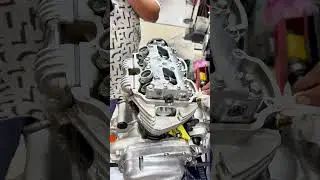 Test the oil level before delivering the W400 engine. #motorcycle #engine