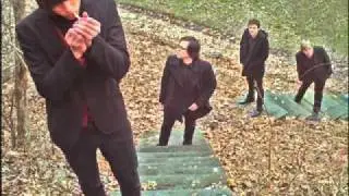 Tr&eacute;s Bien! - Knock You Out