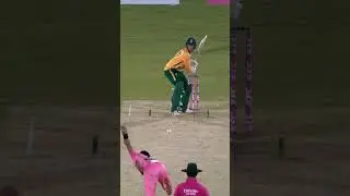 Big Wicket! Naseem Shah Does It 💪 #PAKvSA #GreenPeYaqeen #SportsTV #Shorts M3U1K