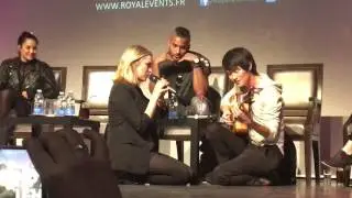 Eliza Taylor and Christopher Larkin singing during the panel WAG 2