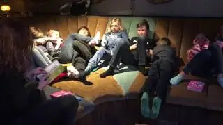 Se barnas reaksjon n&aring;r Audhild Solberg leser fra boka si!