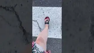 #pedicure #walking #feet #walkingthestreet #walkonby #toes #fyp #prettyfeet