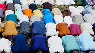 Les musulmans c&eacute;l&egrave;brent la f&ecirc;te de l'A&iuml;d el-Fitr et la fin du mois de ramadan