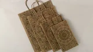 Подарочные пакеты из бурой крафт бумаги с графическим рисунком и ручками