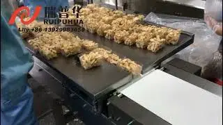 China Flow pack wrapper potato chip automatic feed into tray horizontal packing machine