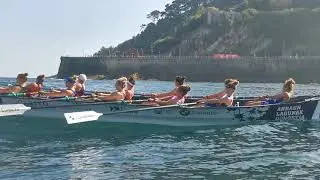 Entrenamiento de Arraun Lagunak en la bah&iacute;a