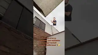 puso las ventanas de un ba&ntilde;o y cuarto hacia lateral del vecino y ahora se construir&aacute;  2 pisos m&aacute;s 🤦