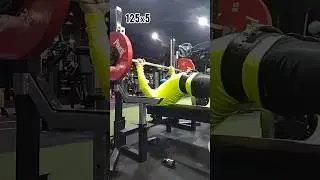 Medium-heavy bench press 125x5. Bodyweight: 83 kg. Preparing for a heavy bench press.