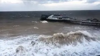 Big waves hit the coast of Cromer, United Kingdom (Jan 8, 2019)