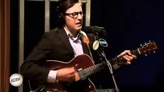 Nick Waterhouse performing 